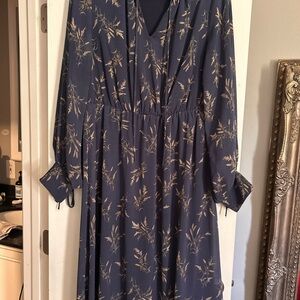 Chic Navy Floral Long Sleeve Dress
